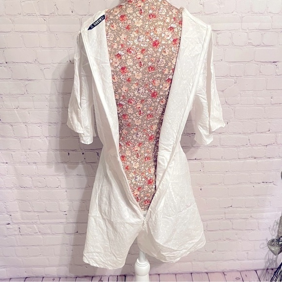 Embroidered Detailed White Romper - Picture 9 of 10